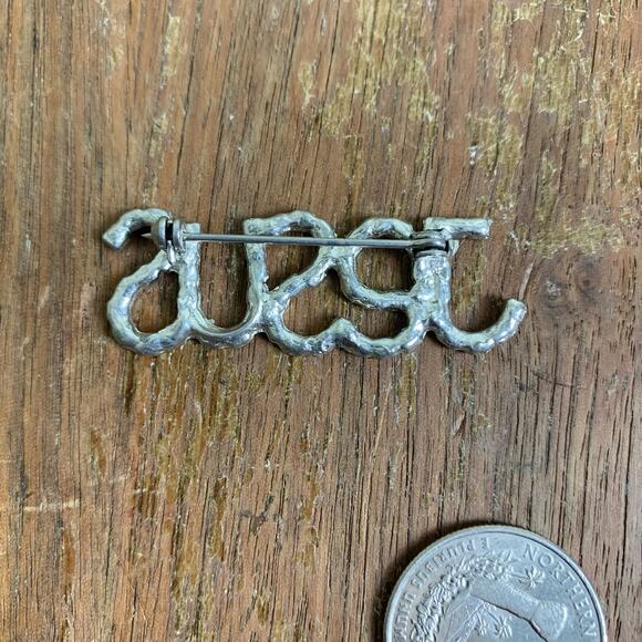 Vintage JESUS white‎ Clear Rhinestone Silver tone pin brooch - Picture 3 of 3